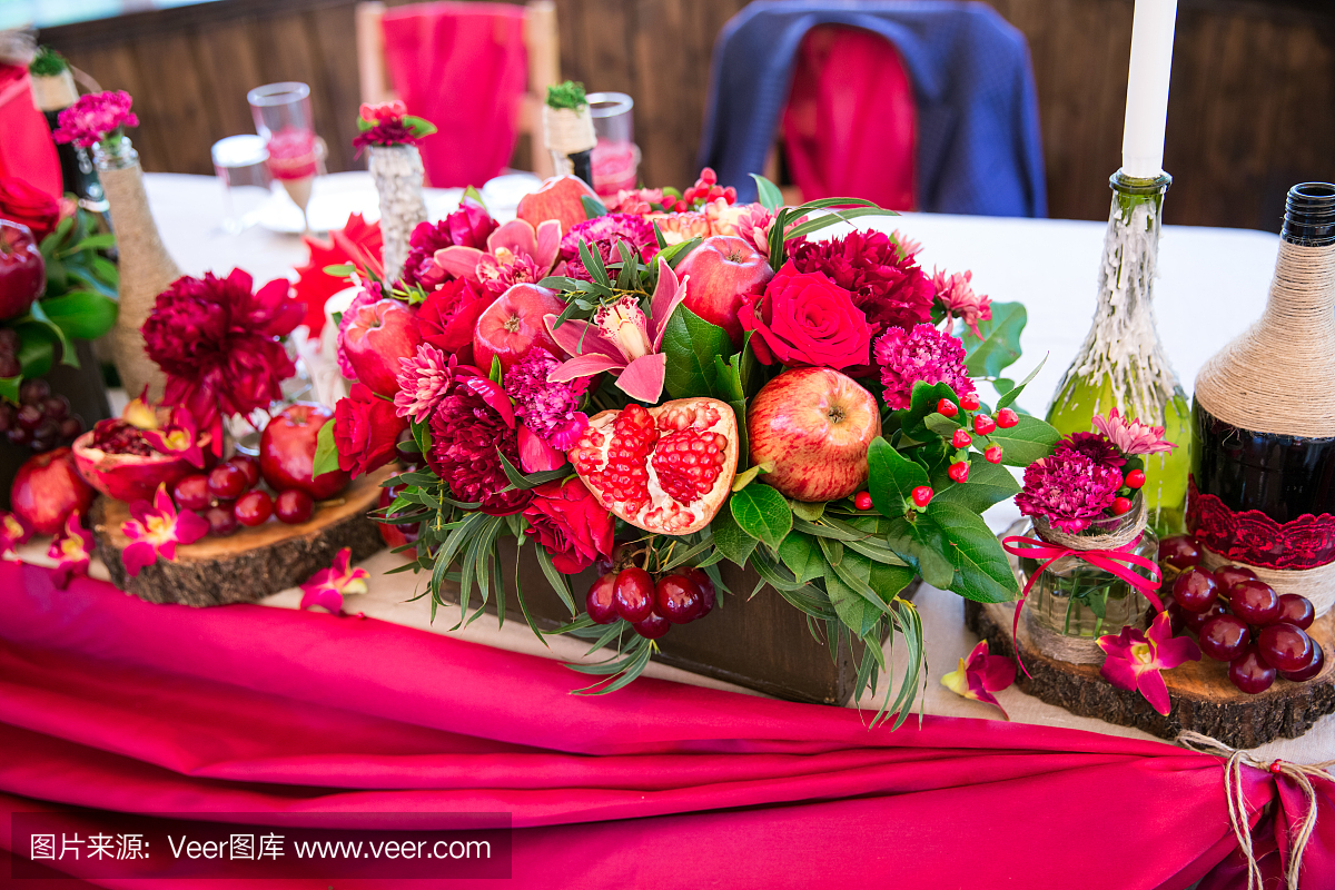 红布婚礼餐桌